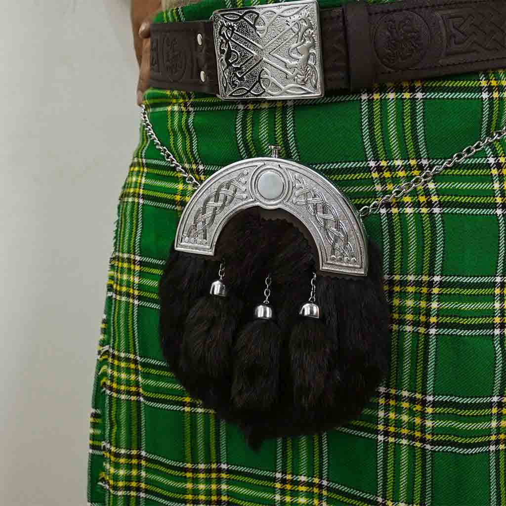 Sporran with ornate silver cantle and fur pouch