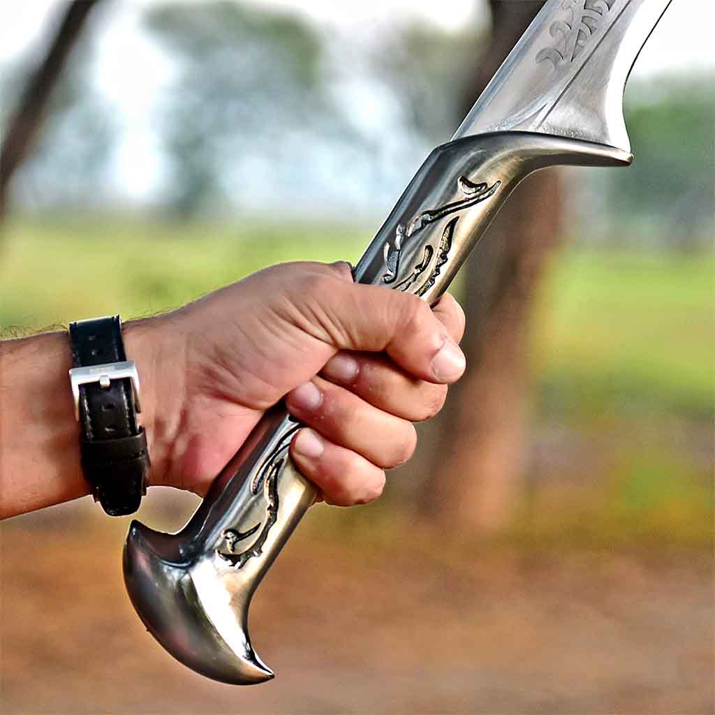 Thranduil Elven Sword in hand